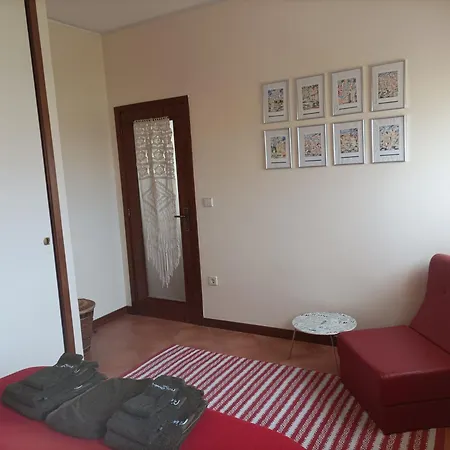 Yellow House Apartment *