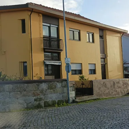 Yellow House Apartment *