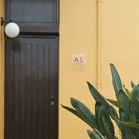 Yellow House Appartement *