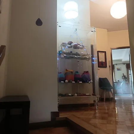Yellow House Apartment *