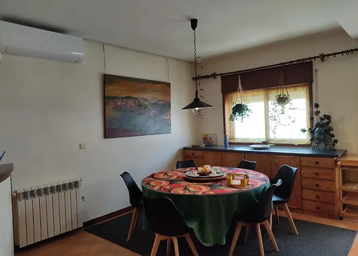 아파트 Yellow House