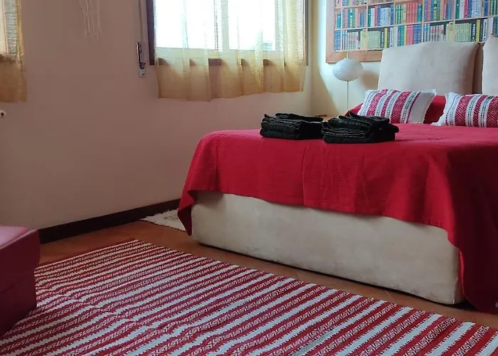 Yellow House 아파트